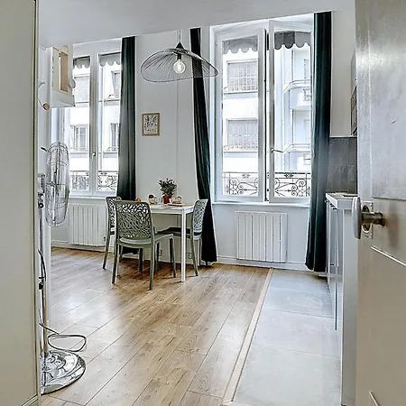 Double Bed Charpennes Apartment Villeurbanne